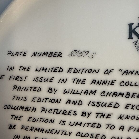 Vintage "Annie & Sandy" by Edwin Knowles, Collector’s Porcelain Plate, 1982 - Picture 3 of 3